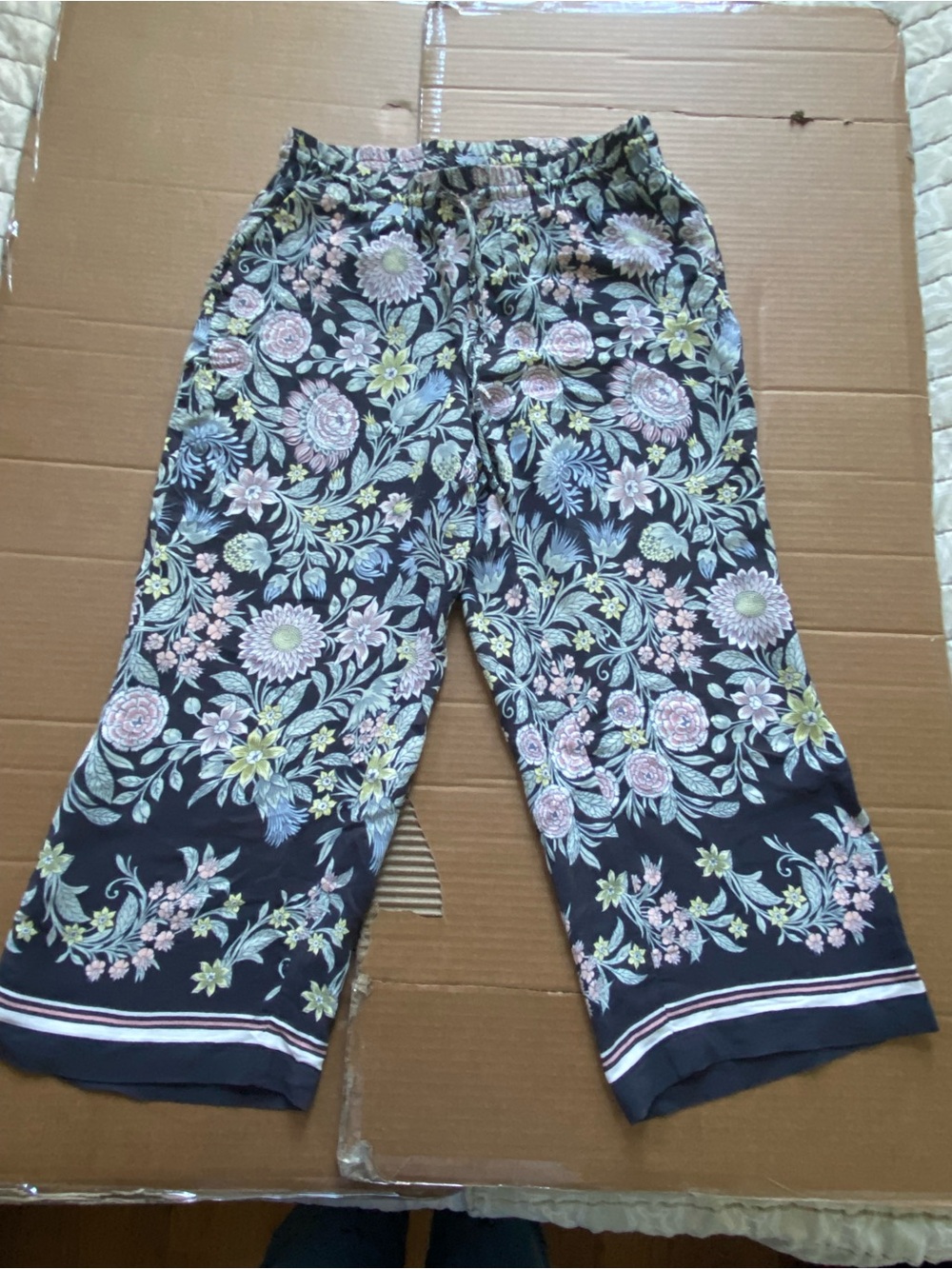 LOFT Navy Floral Pull-On Capri Pants